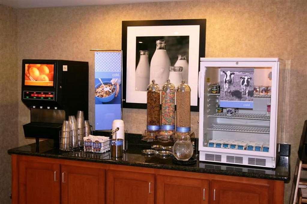 Hampton Inn & Suites Cedar Rapids Restaurant bilde